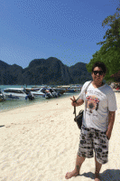 PhiPhi-island-by-speedboat